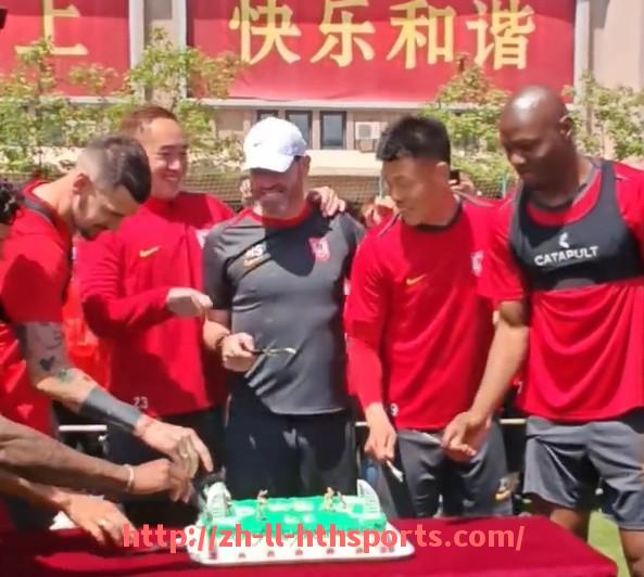 华体会hth登录入口-西甲巴塞罗那篮球直播赛况及队伍表现解析